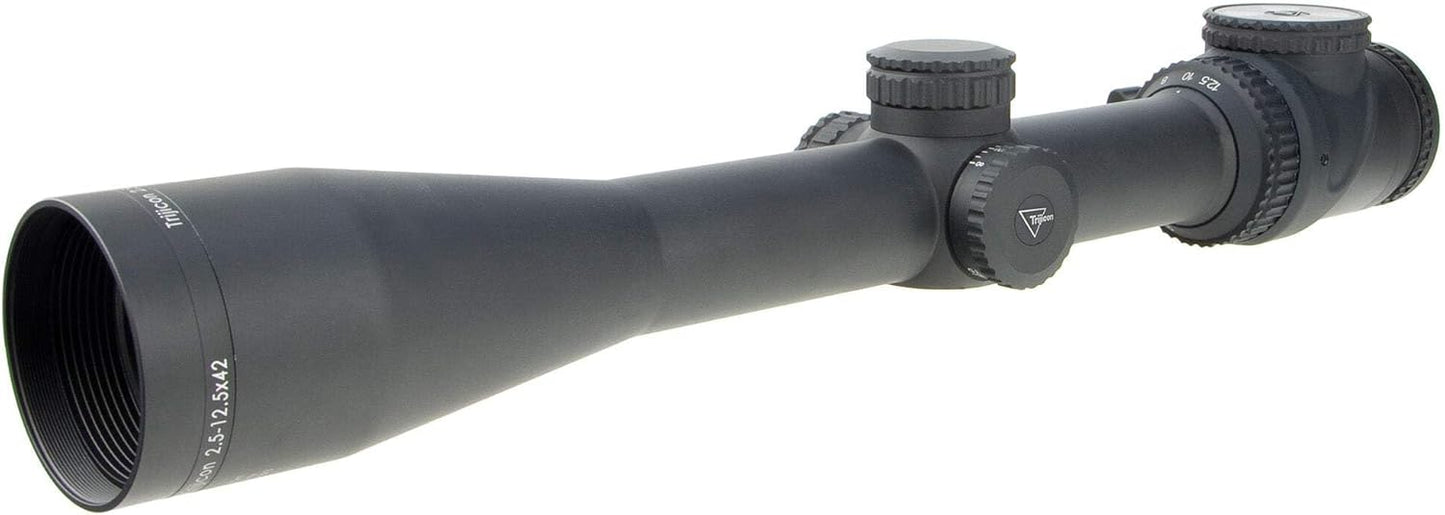 Trijicon AccuPoint 2.5-12.5x42 MOA Dot Crosshair c/ Green Dot – Precisão e Confiabilidade