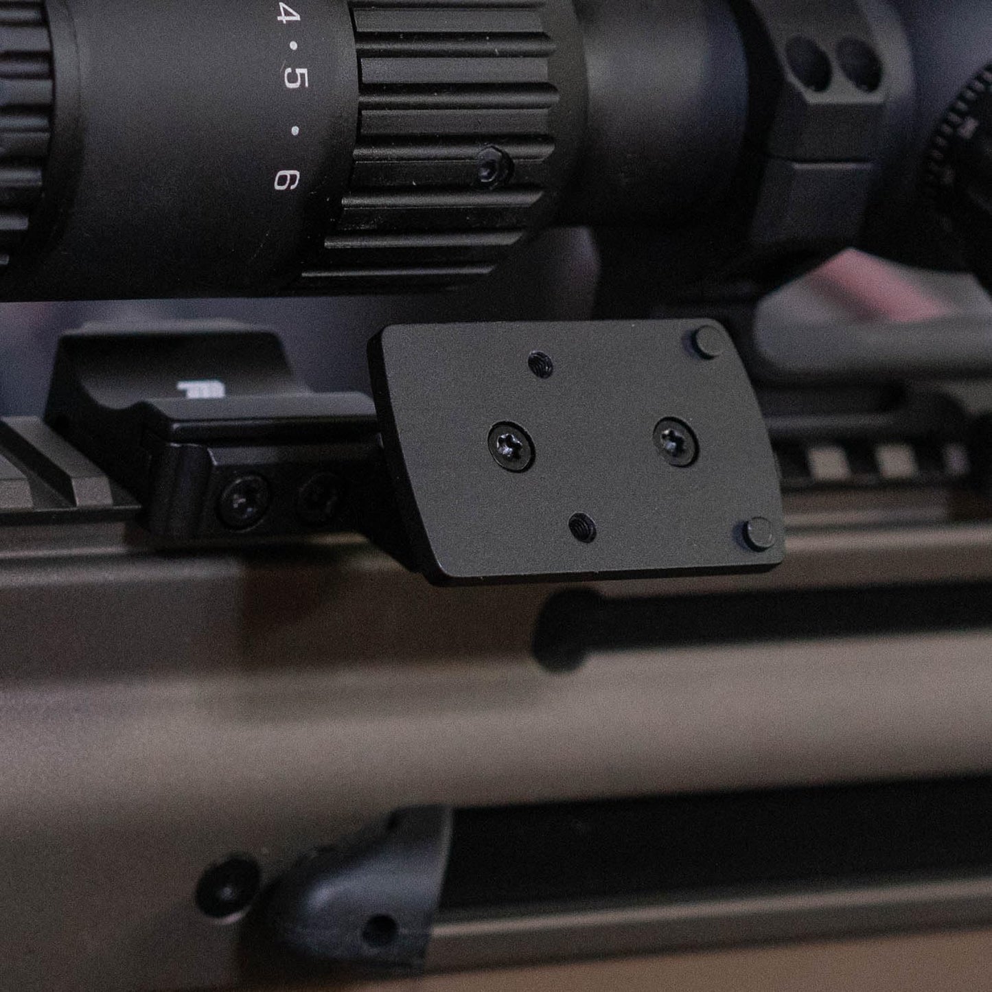Monstrum Canted Micro Red Dot Mount – RMR Footprint | Montagem para Co-Witness em trilho picatinny
