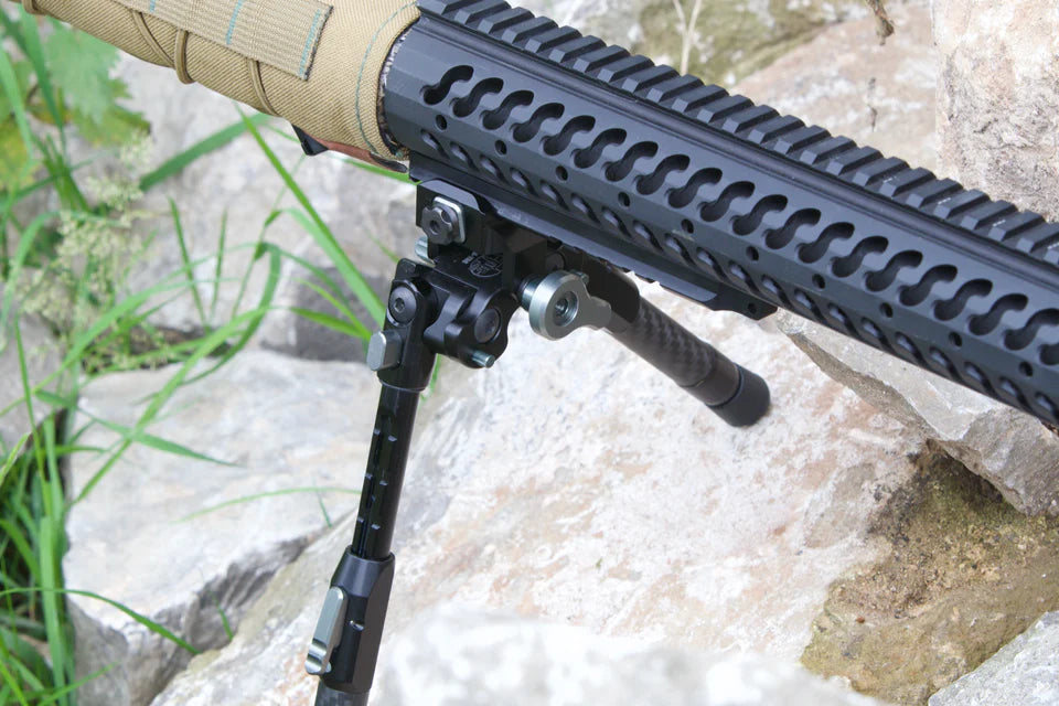 Bipé Tier One Tactical Pan & Tilt QD Picatinny em Fibra de Carbono – Leve, Estável e Pronto para Long Range