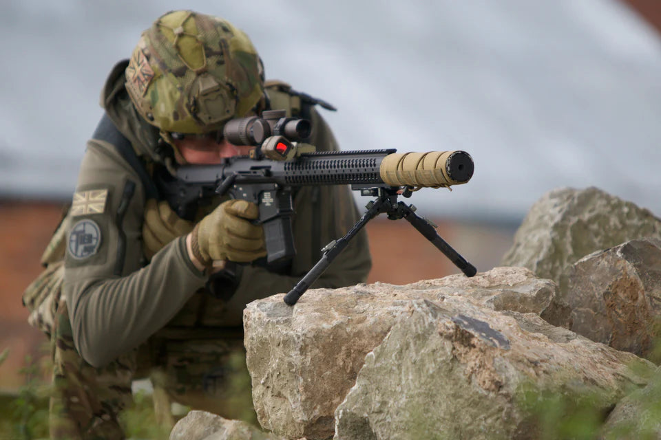Bipé Tier One Tactical Pan & Tilt QD Picatinny em Fibra de Carbono – Leve, Estável e Pronto para Long Range