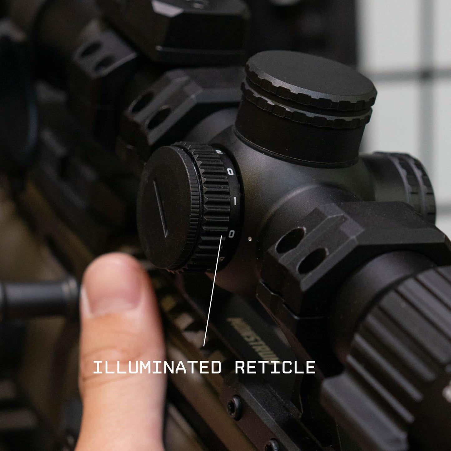 Monstrum Banshee 2-10×30 FFP LPVO – Precisão, Versatilidade e Retículo Iluminado CM3